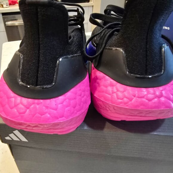 Adidas Ultraboost 22 Running Shoes Black Pink HQ8593 Womens Size 7 Mens 6 NEW - Picture 4 of 12